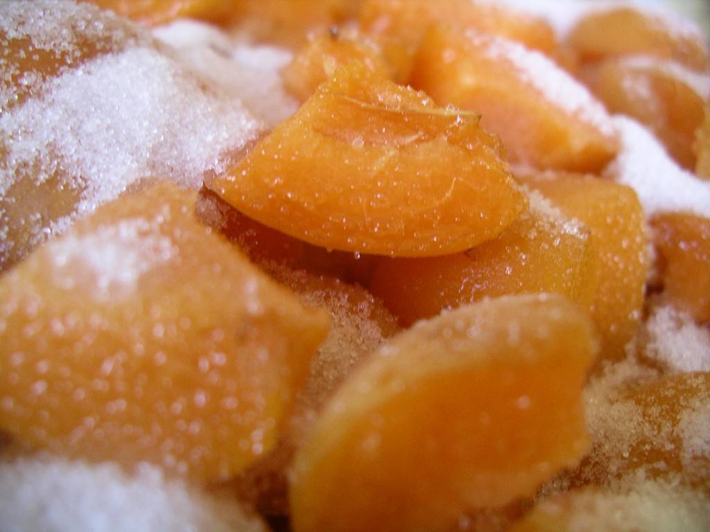 sugared apricots