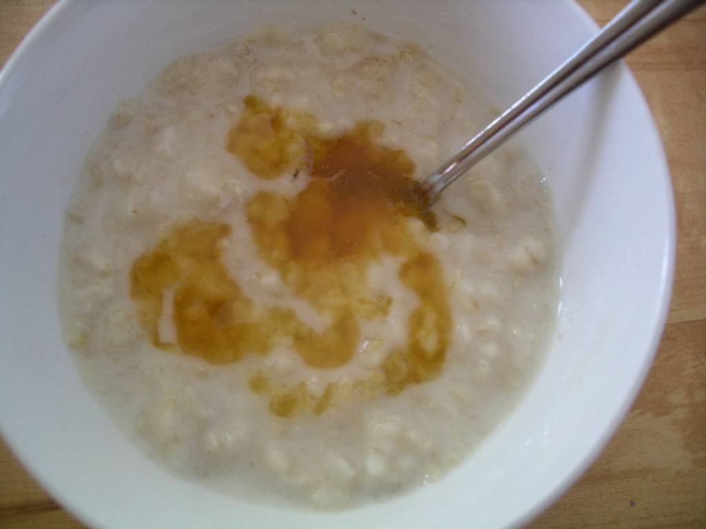 apricot preserves on porridge