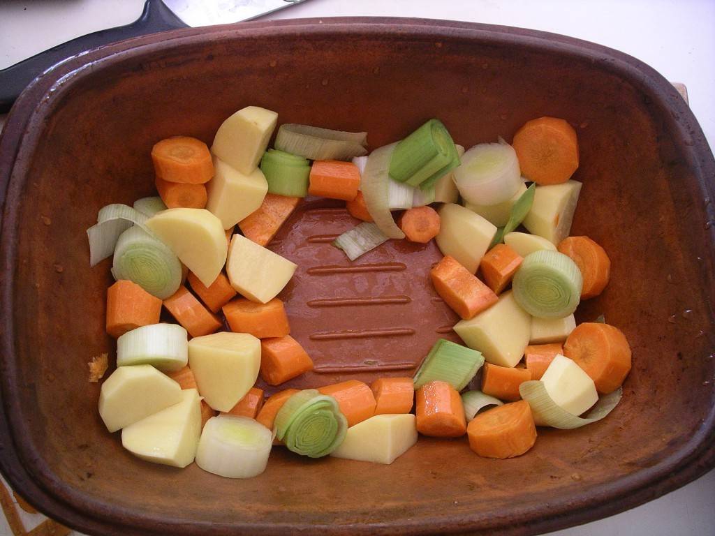 veg in a clay roaster