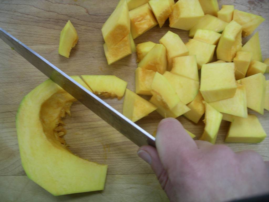 cutting the squash wedges