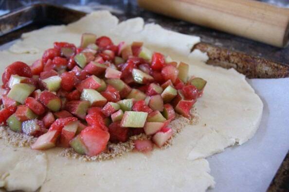 Topping Nut Mixture with Rhubarb