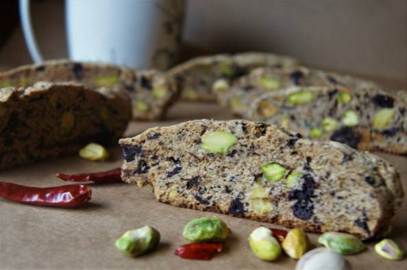 pistachio biscotti with chili