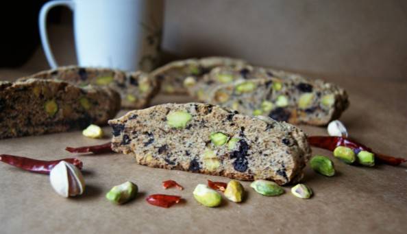 biscotti with raw pistachio